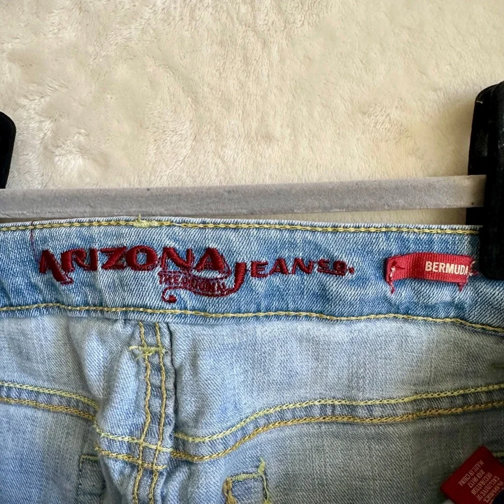 Arizona‎ Girls Youth Size 14 Reg Bermuda Denim Shorts Light Wash Adjustable